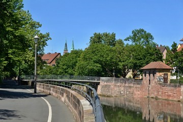 Fototapeta na wymiar Nürnberg - Blick von der hinteren Insel Schütt auf Lorenzkirche