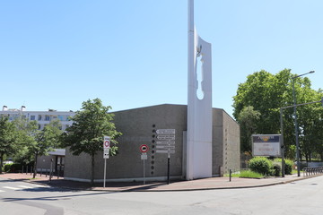Eglise catholique Notre Dame de la Sauvegarde dans le quartier de la Duchère à Lyon - Ville de...