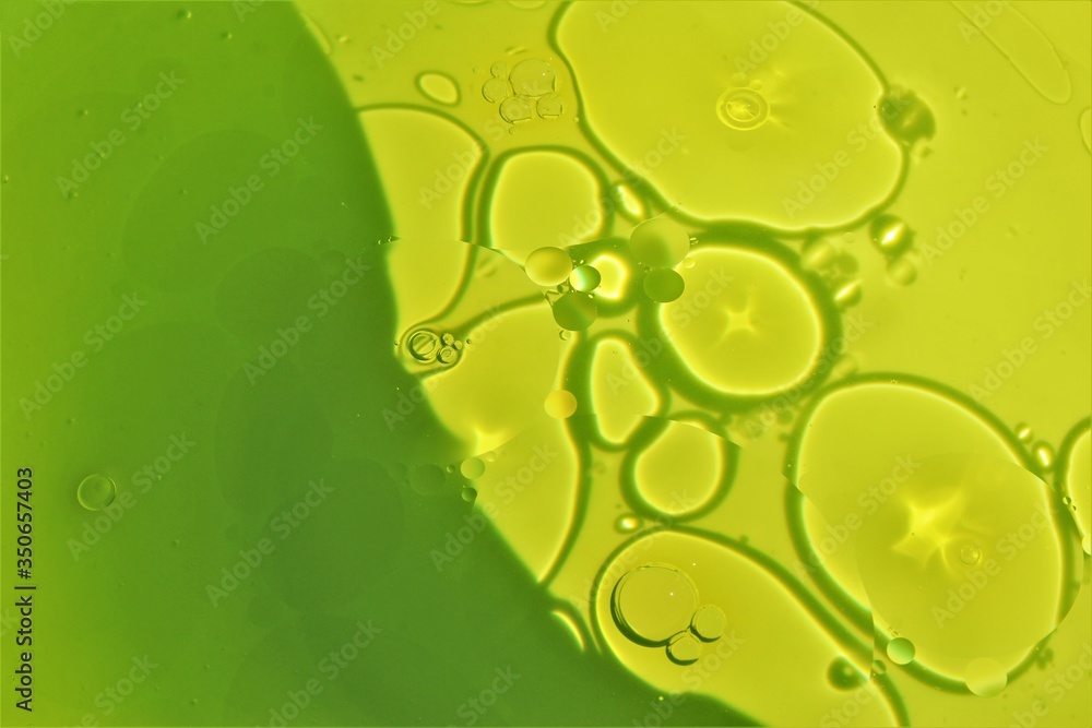 Wall mural Abstract reflect green bubbles of oil in water background