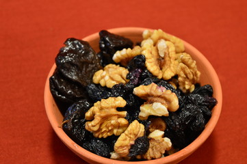 mixed nuts and dried fruits
