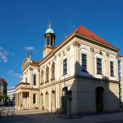 Fototapeta na wymiar Rathaus der Stadt Magdeburg auf dem Marktplatz