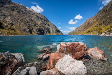 Lac de Soulcem avec les montagnes Pyrénées - Ariège - Occitanie - France