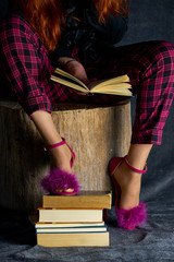 pantalones y libro