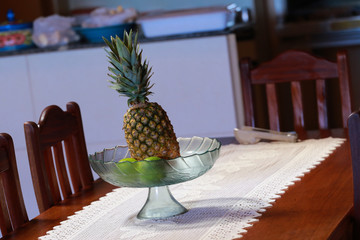Abacaxi sobra a mesa