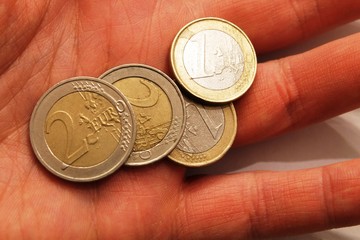 Euro na dłoni. - obrazy, fototapety, plakaty