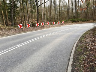 Ostry zakręt w prawo. © Jacek