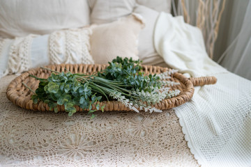 Flat woven basket with flowers