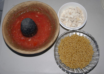 Salsa mexicana con fideos y semillas