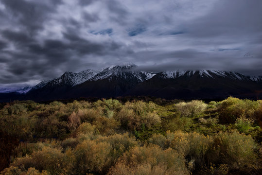 Desert Boulders in the Alabama Hills in front of contiguous Amer