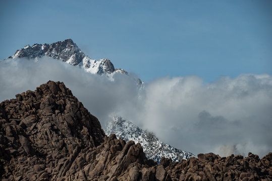 Desert Boulders in the Alabama Hills in front of contiguous Amer