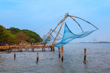 Fototapeta na wymiar Chinese fishing nets in Cochin