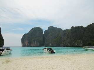 Obraz premium Maya Bay - Beautiful beach in Phi Phi Island, Famous landmark travel Phuket Thailand beach. Tourism destination Asia trips. Nobody. It's a nasty day. Moored boats