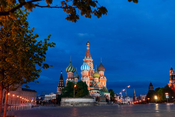 Obraz premium Empty illuminated Red Square and Kremlin, Moscow, Russia