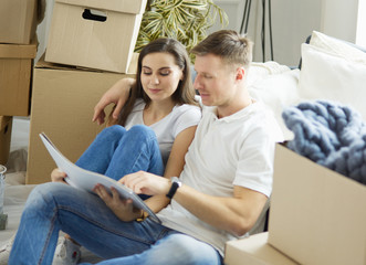 Fototapeta premium Young couple moving in to new home together