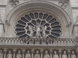 華の都　だけど実は結構汚い　パリ(フランス)