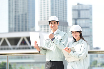 男女の作業員