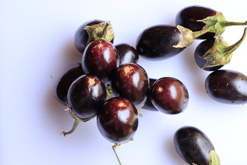 Fresh Raw Sliced Purple Eggplant Brinjal or Eggplant isolated on white background 

