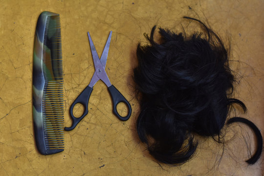 man cut hair and siger on the yellow floor, stay home and life during lockdown in India