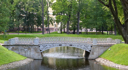 Fototapeta na wymiar The bridge in the Mikhailovsky garden of St. Petersburg Russia September 2017