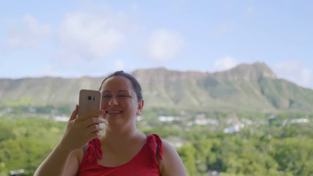 Girl Takes A Selfie on Honolulu Hawaii island in 4K Slow motion 60fps