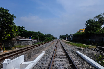 Fototapeta na wymiar train tracks during the daytime