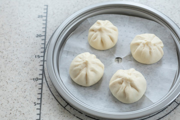自宅で肉まん作り　蒸す前の肉まん　