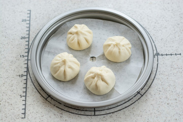 自宅で肉まん作り　蒸す前の肉まん　