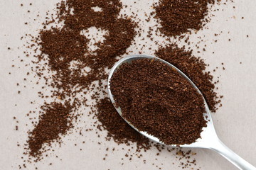 スプーンにのせたコーヒー粉
