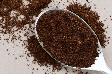スプーンにのせたコーヒー粉