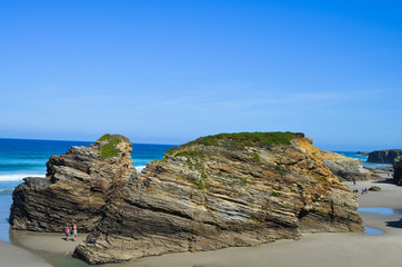 Rocas grandes en la Playa de las Catedrales, Galicia, España. 