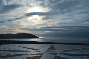 Puesta de sol en la Brújula de A Coruña, Galicia, España.