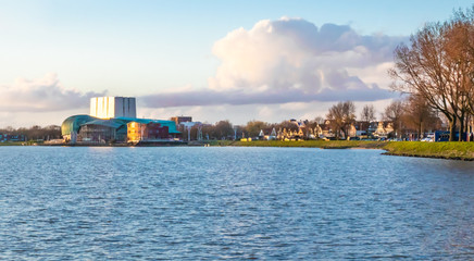 Miasto Hoorn w Holandii Północnej położone nad jeziorem Markermeer.
