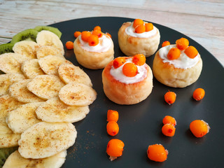 Cottage cheese pancakes with fruit and berries