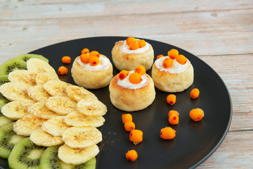 Cottage cheese pancakes with fruit and berries