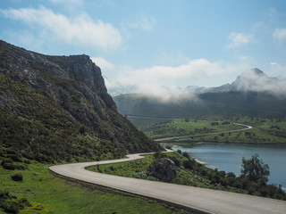 panoramica paisaje picos de europa, lagos de covadonga
