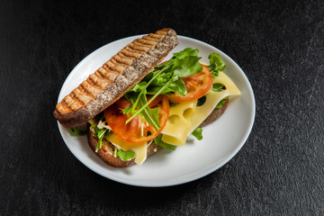 トマト&チーズのサンドウィッチ　 tomato and cheese sandwich
