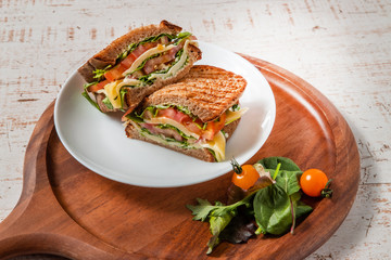 トマト&チーズのサンドウィッチ　 tomato and cheese sandwich