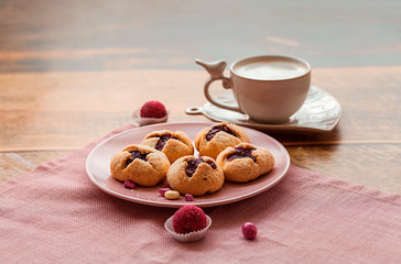 Cookies with raspberry filling