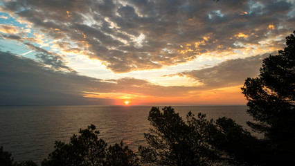 Fototapeta na wymiar Sunrise over the Ocean