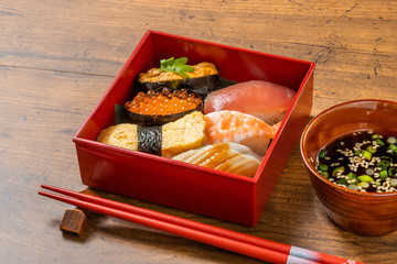 すし弁当　Food of good holiday making lunch box