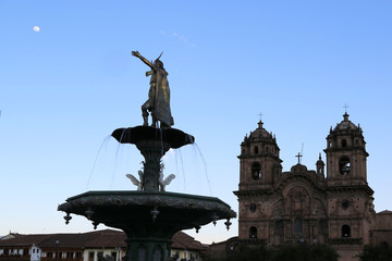 Fototapeta premium Pachacutec Statue Fountain, Plaza De Armas Cusco Peru