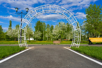 Round arch frame for flowers in the Park