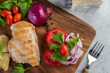 Chicken steak placed on a wooden tray.