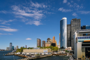 Obraz premium Skyline of New York city Manhattan over Hudson river.