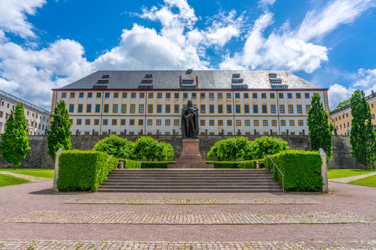 Schloss Friedenstein und die Statur von Ernst dem Frommen in Gotha, Thüringen, Deutschland