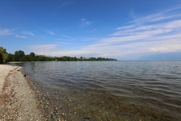Fototapeta na wymiar A Leman lake beach with Lausanne in background