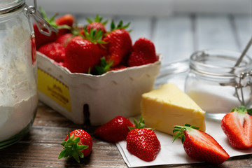 Backzutaten für erdbeerkuchen