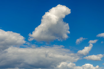 Obraz premium White clouds against a blue sky.