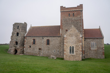 Obraz premium Dover castle Roman Lighthouse and church of St Mary in Castro