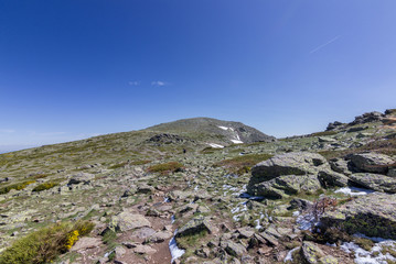 Fototapeta na wymiar View of the surrounding area of Peñalara mountain in Madrid (Spain)